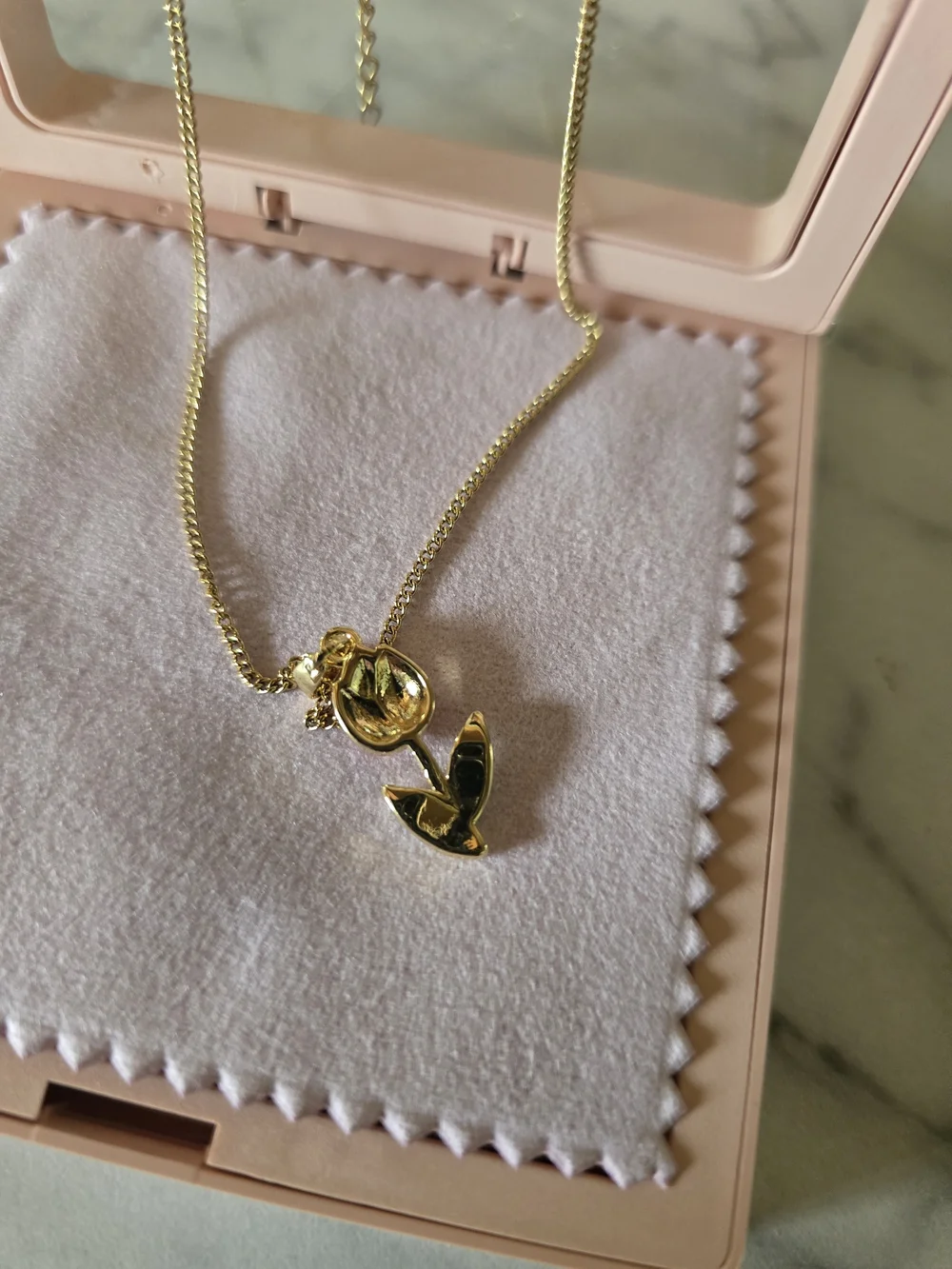 New! Chic Pink Tulip Pendant Necklace in Gold-Tone Stainless Steel - Picture 5 of 5